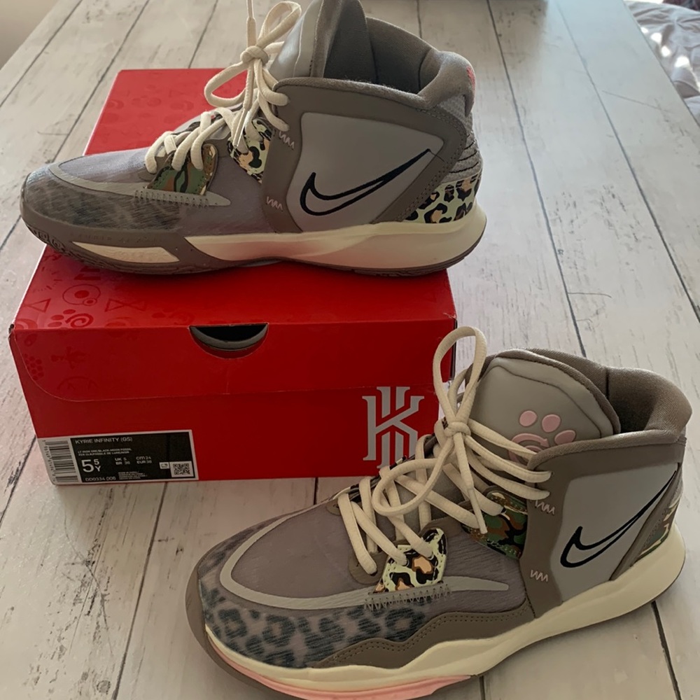 Kyrie Infinity (GS) SZ 5.5 Y